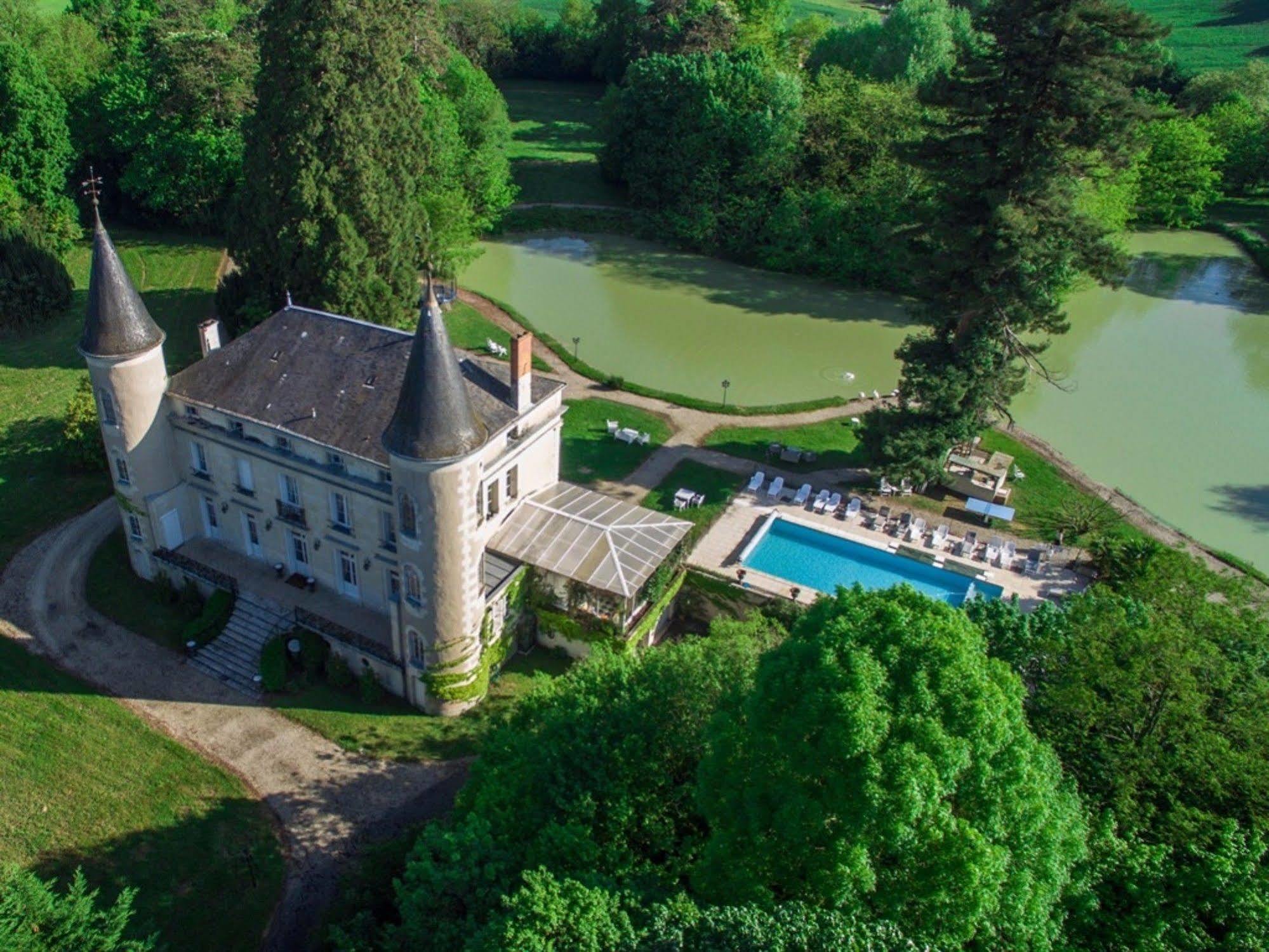 Chateau Les Vallees Tournon-Saint-Pierre Exterior photo
